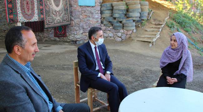 YKS'ye girecek 160 öğrenciyi evinde ziyaret eden Şemdinli Belediye Başkanı'nın Koronavirüs testi pozitif çıktı