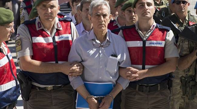AK Parti, CHP ve MHP arasında 'Akın Öztürk kimin paşasıydı?' tartışması