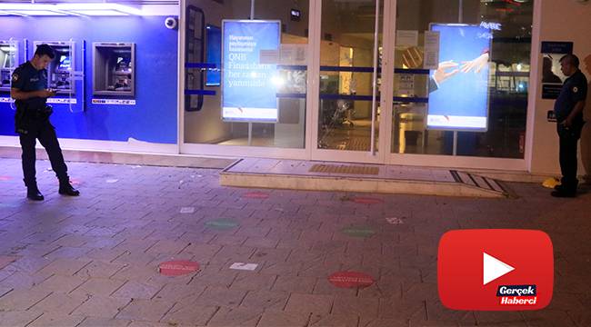 ATM kartını yutunca yetkiliye ulaşmak için bankanın camını kırdı