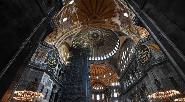 'Ayasofya'da 1 dakikada açılıp kapanan perde kullanılacak, omphalion halının altında kalacak'