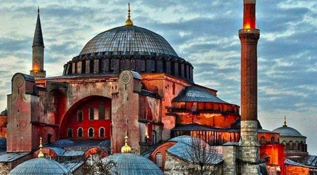 Ayasofya karanına dünyadan tepkiler: Açık bir provokasyondur, Ayasofya tüm insanlığı ortak anıtıdır