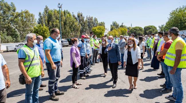 Başkan Soyer Büyükşehir çalışanlarıyla bayramlaştı