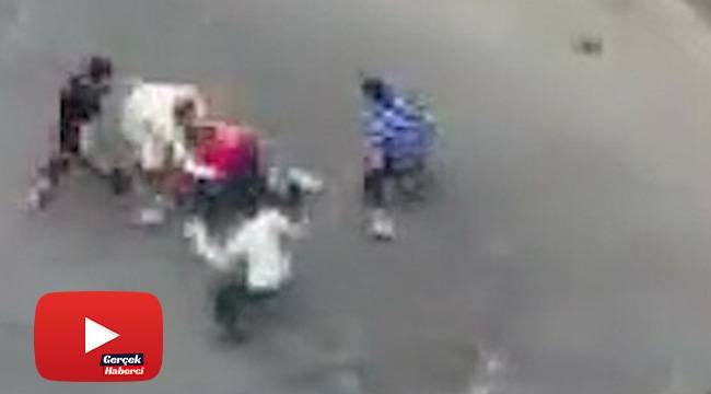 Bıçak ve sopların kullanıldığı tekme tokat kavga kamerada