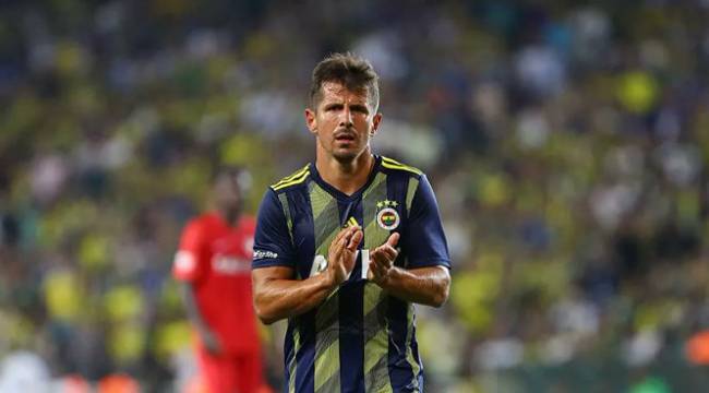 Emre Belözoğlu: Fenerbahçe bayrağını arkadaşlarımla beraber yere koymadık