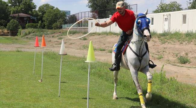 Erzincan'da 'kurban yakalama timleri' zorlu eğitimden geçiyor