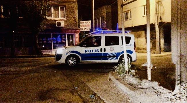 Hırsızlık yaparken yakalandı, 'virüs var' diyerek polisleri uzaklaştırmaya çalıştı
