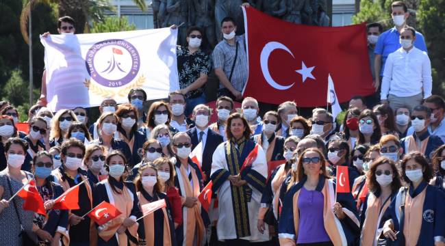 İzmir Demokrasi Üniversitesi’nin “Demokrasi Yürüyüşü”
