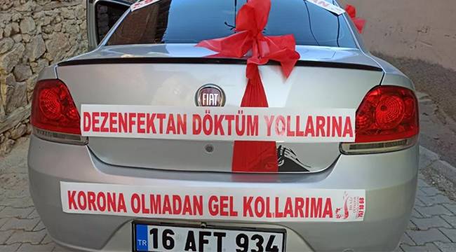 Korona günlerinde düğün: Gelin arabasına 'Dezenfektan döktüm yollarına korona olmadan gel kollarıma' yazdırdı