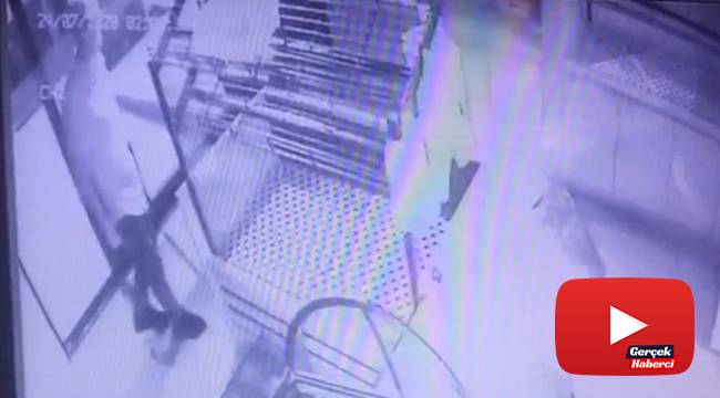 Maskeli ve eldivenli hırsız kameraya takıldı