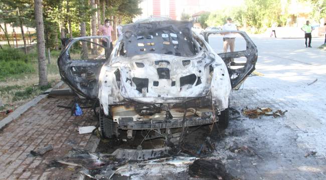 Otomobildeki piknik tüpü bomba gibi patladı