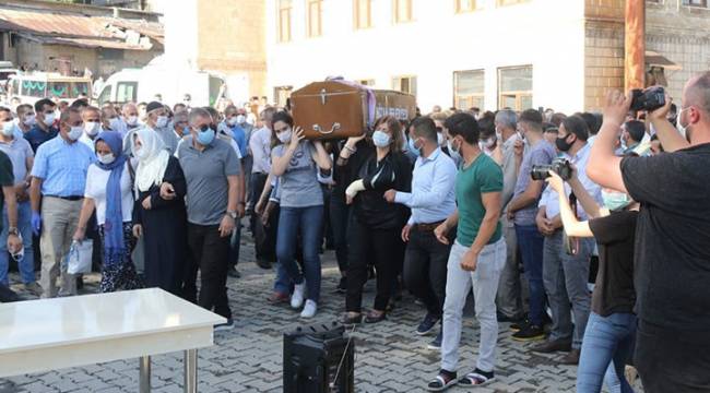Pınar Gültekin’in cenazesini kadınlar omuzladı