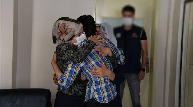 PKK'lı kadın terörist ikna çalışması sonucu Suriye sınırında teslim oldu