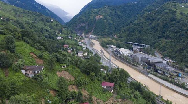 Rize'de Ağaran Şelalesi bölgesinde otellerde mahsur kalan 41 kişi tahliye edildi