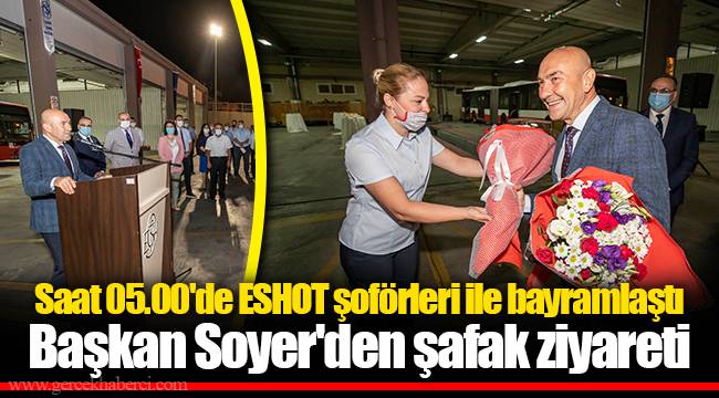 Saat 05.00'de ESHOT şoförleri ile bayramlaştı