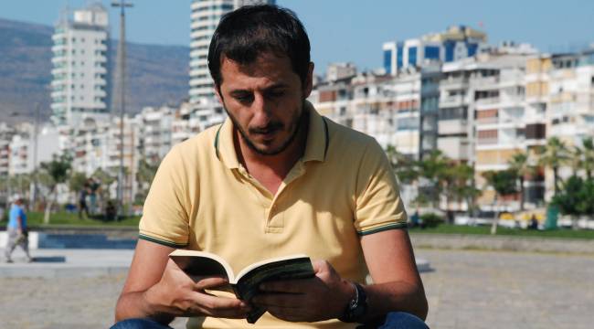 "Terlikli İZBAN kekosu" diye küçümsenmişti, 5 yıl sonra yazar oldu