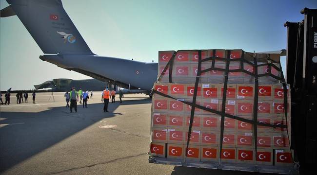 Türkiye'nin Kovid-19'la mücadele için Azerbaycan'a gönderdiği tıbbi malzeme teslim edildi