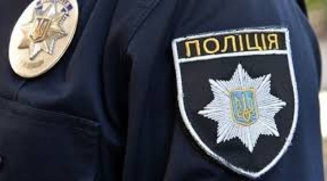 Ukrayna'da maske takmayan yaşlı adama polis şiddeti
