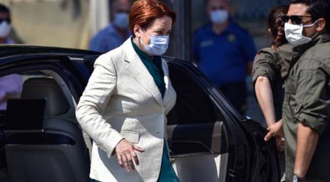 Akşener'den Ayasofya ziyareti: Şükür namazı kıldı