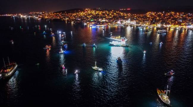 AYVALIK'TA KUTLAMALAR DENİZE TAŞINDI