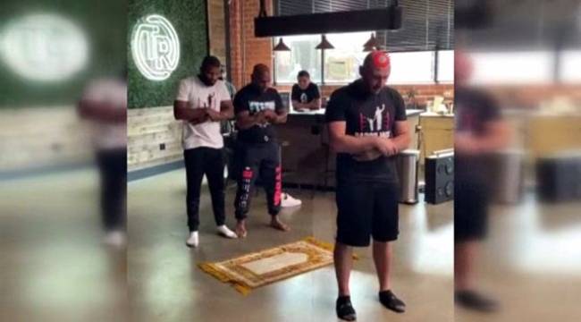Badou Jack ve Mike Tyson beraber namaz kıldı - Dünya ...