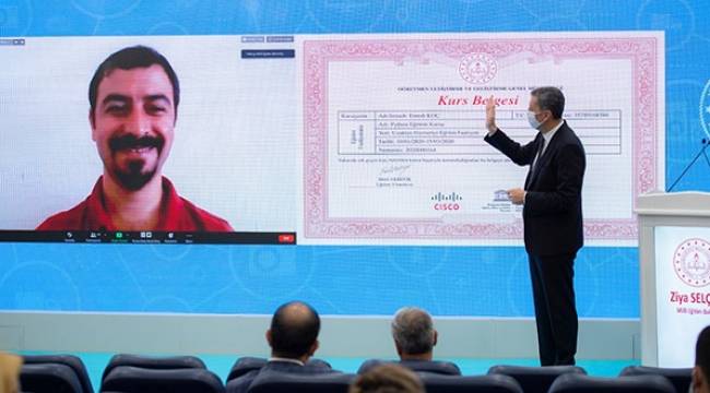 Bakan Selçuk: Öğretmenlerimizin dijital becerilerinde inanılmaz artış oldu