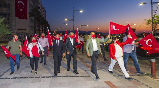 Başkan Soyer, Zafer Bayramı Korteji'ne katıldı