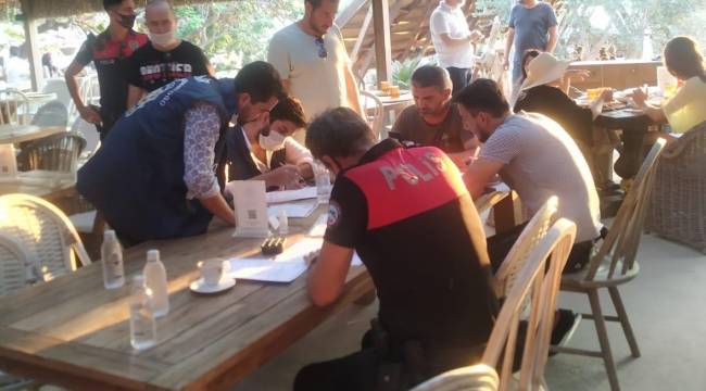 Çeşme'de yapılan maske ve sosyal mesafe denetimlerinde ceza yağdı