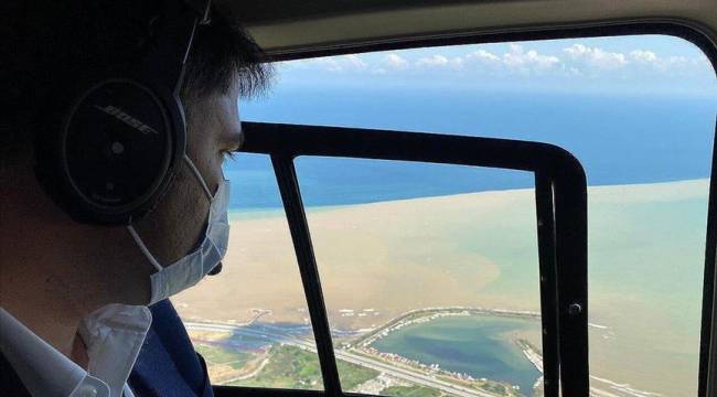 Çevre ve Şehircilik Bakanı Kurum, Giresun'da heyelanların yaşandığı bölgeleri havadan inceledi