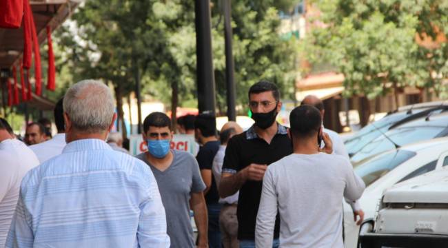 Diyarbakır'da uyarılara rağmen taziye ve halaydan vazgeçilmiyor... STK temsilcileri: Radikal kararlar alınsın, sahra hastanesi kurulsun