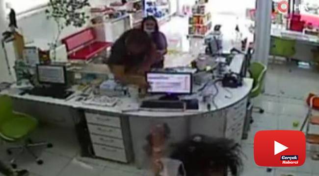 Eczane çalışanına saldırı görüntüleri güvenlik kameralarına yansıdı