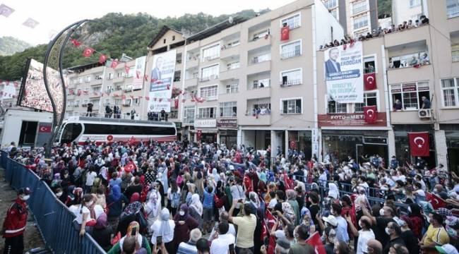 Erdoğan Giresun'da miting yaptı, sosyal mesafe hiçe sayıldı!