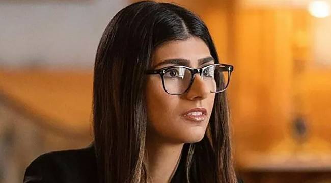 Eski porno yıldızı Khalifa, meşhur gözlüklerini Beyrut'taki patlamanın mağdurlarına bağışlamak için satıyor