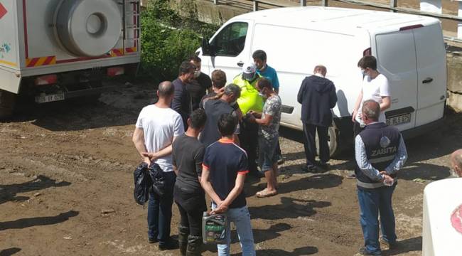 Giresun'da sel sonrası fındık çuvalını götürmeye çalışan şüpheliler yakalandı