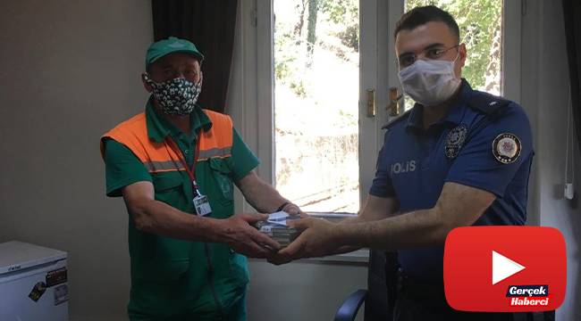 İnsanlık ölmemiş...Temizlik işçisi, çöpte bulduğu yüklü parayı polise teslim etti