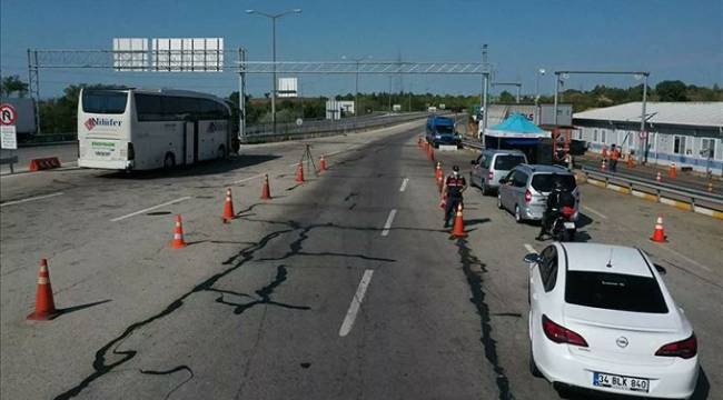 Karantinada olması gereken kişi seyahatte yakalandı