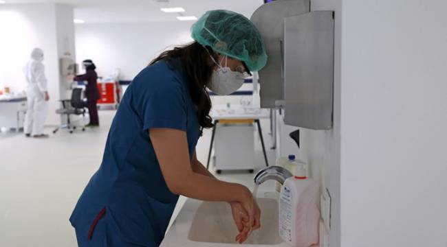 Salgın kontrolden çıktı, sağlıkçılar tükendi: SES'ten 'Yeterli istihdam' kampanyası