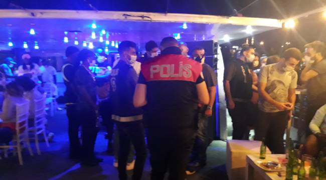 Yabancı uyrukluların Haliç'te sosyal mesafesiz tekne partisi