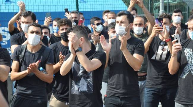 Amatör futbolculardan TFF binası önünde eylem: Virüs sadece bize mi bulaşıyor?
