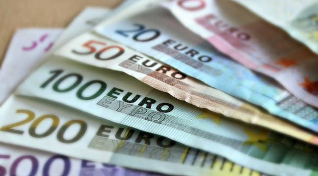 Dövizde yeni rekor: Euro 9 TL sınırında