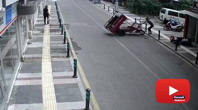 Gaz kolu takılı kalan motosiklet tamirciye zor anlar yaşattı