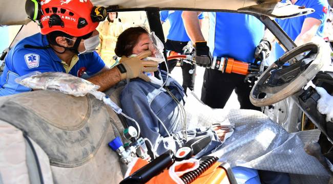 İzmir İtfaiyesi’nde sağlıkçılar hayat kurtarıyor