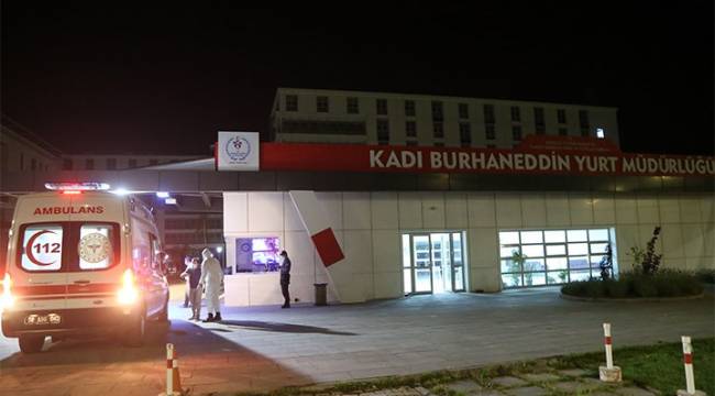 Karantina bitimine 4 saat kala sokağa çıktı, yurda gönderildi