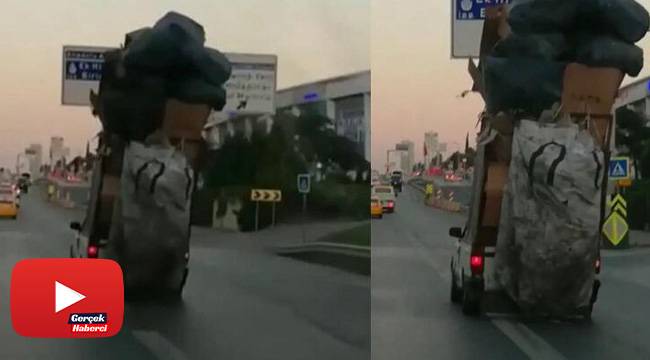 Kasasında karton yığınlarıyla E-5'te ilerleyen kamyonet şaşkına çevirdi