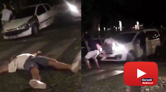 Kavga anında otomobil çarpan arkadaşlarına bile aldırış etmediler