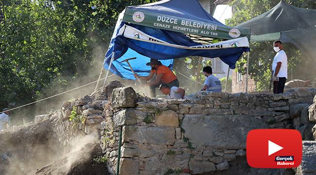 Kazmayı vurdukça, toprağın altından tarih fışkırıyor