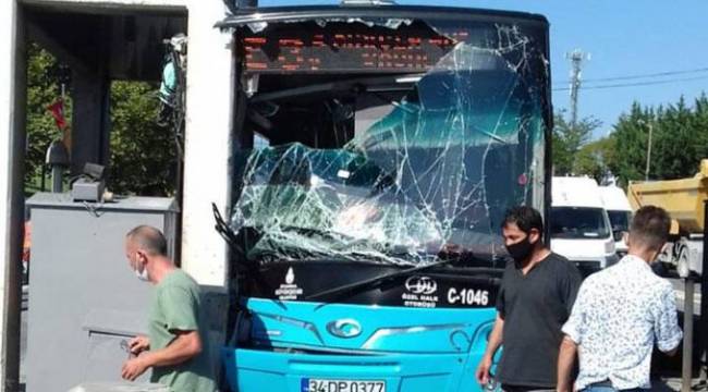Kurtköy gişelerde yaşanan otobüs kazasında ilk belirlemelere göre 15 yolcu yaralandı