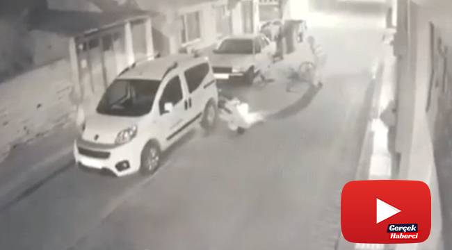 Motosiklet bisiklete çarpıp sürükledi, o anlar kamerada ...