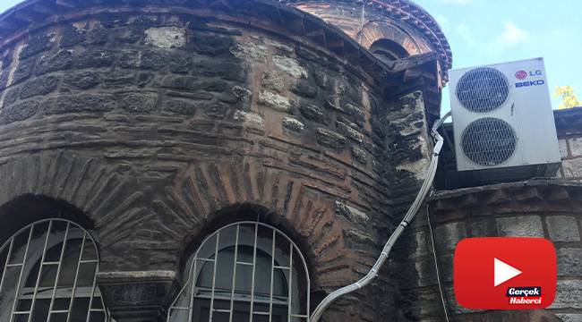 Tarihi caminin dış cephesine klima taktılar