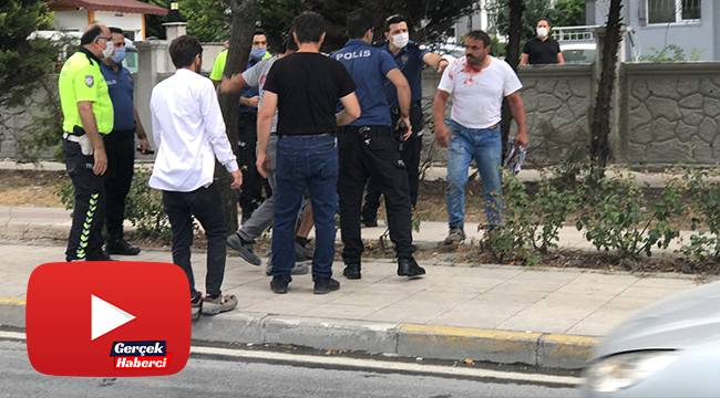 Trafik kaza sonrası keser ve sopaların kullanıldığı kavga kamerada