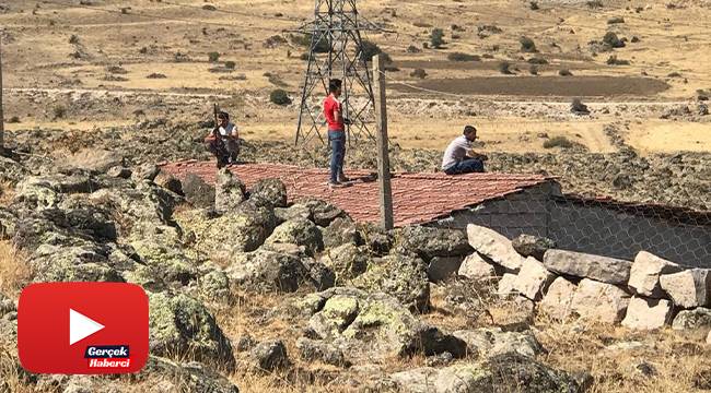 Yıkıma gelen belediye ekiplerine tüfekle karşılık verdiler